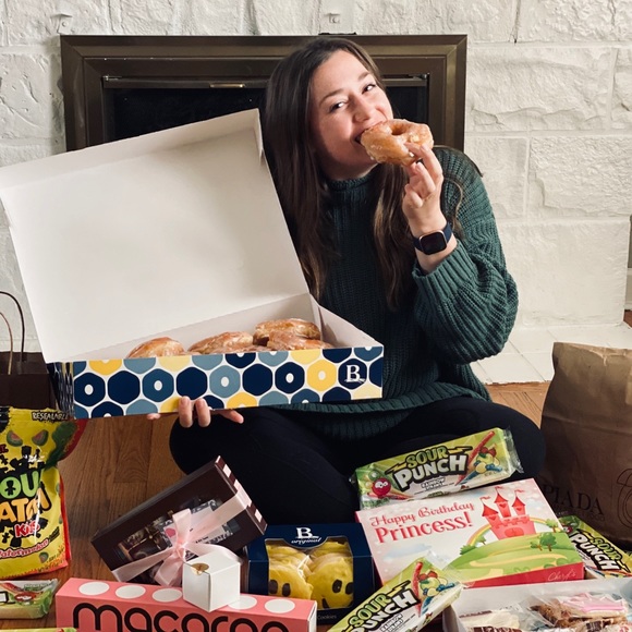 Meet your Posher, Julia - Picture 2 of 14